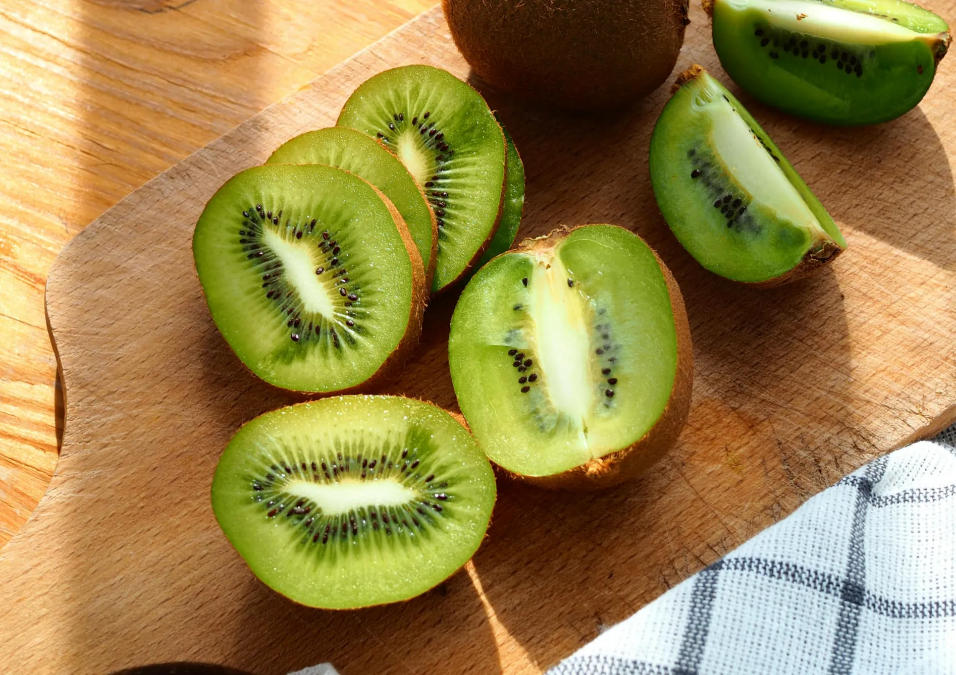 Choisir les meilleures plantes grimpantes fruitières pour une pergola